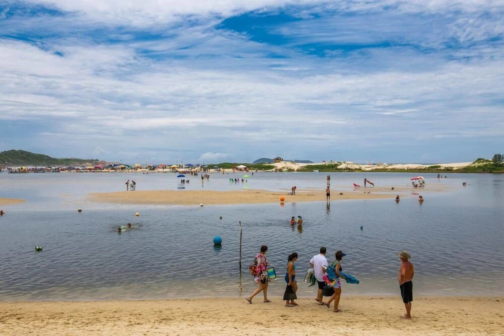 Pé na Areia! Ao Lado do Centrinho da Guarda!