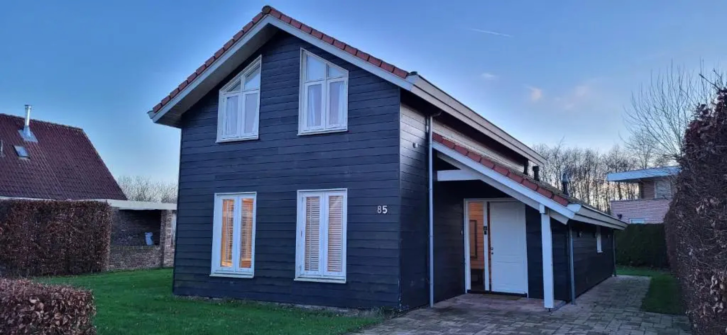 The Black House - Luxurious Holiday Villa Zeewolde