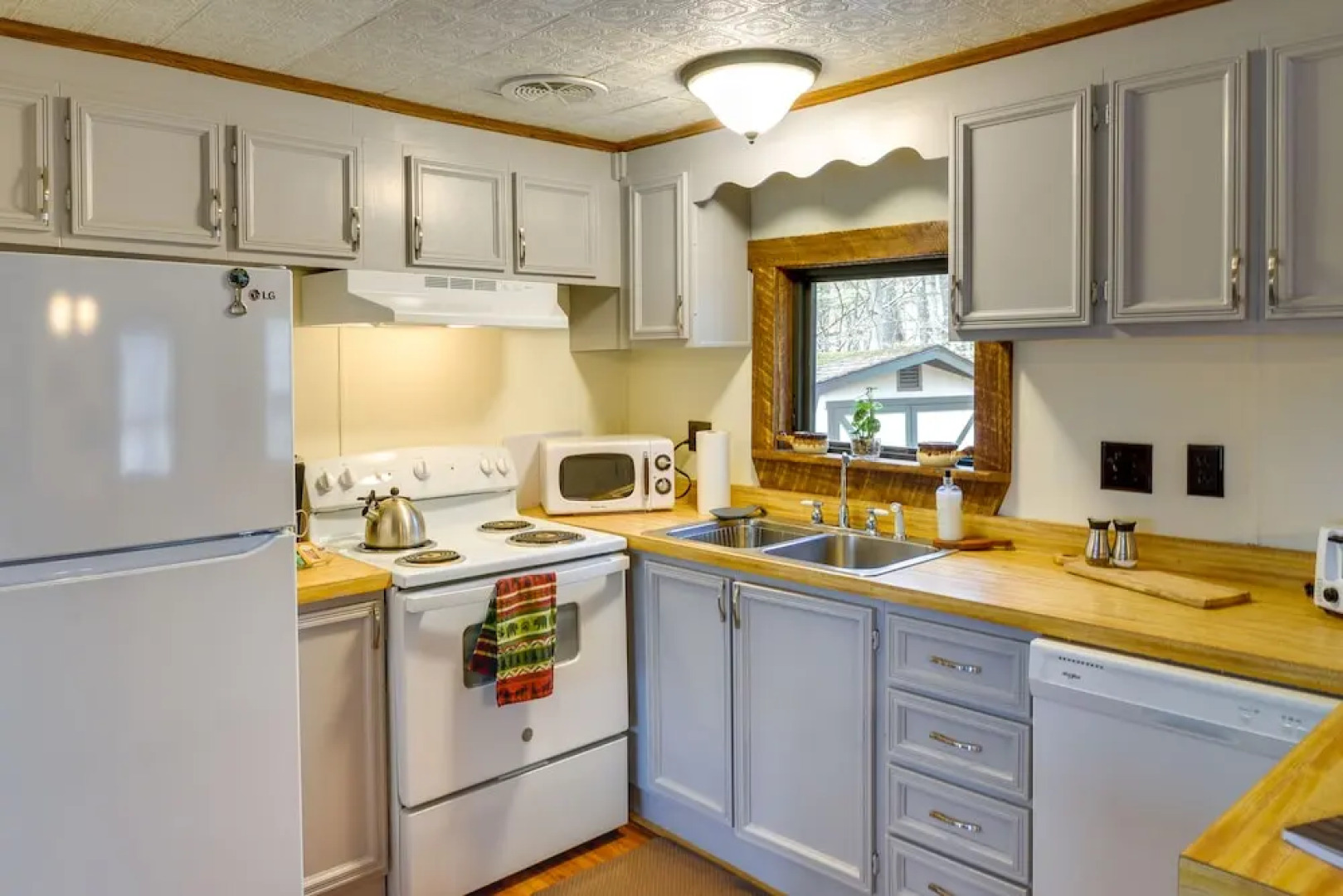 Alpine Lake Resort Cabin Rental w/ Pool Access!