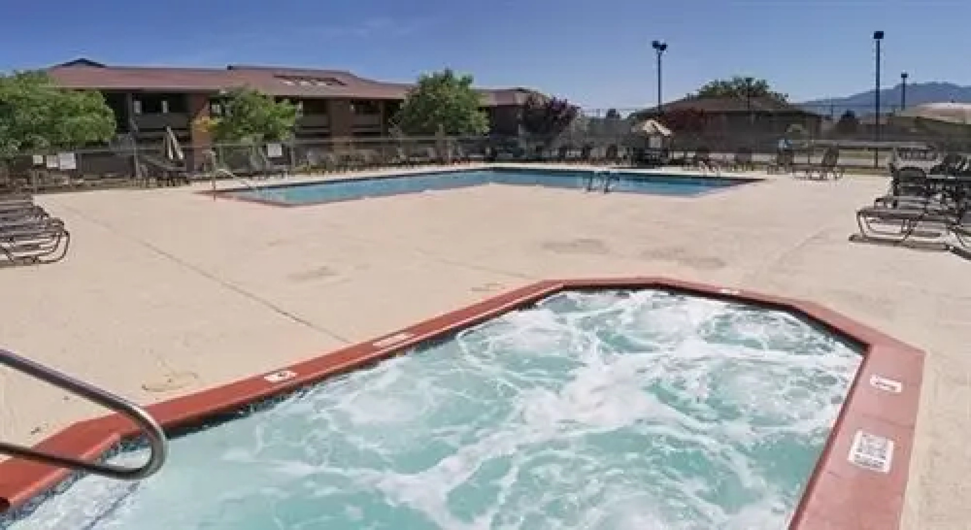 River Oaks Suites & Apartments