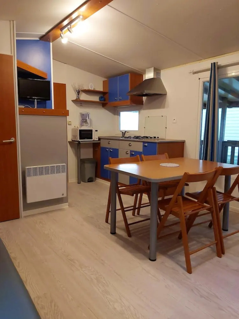 Bungalow With 2 Bedrooms in Meschers-sur-gironde, With Pool Access, Furnished Terrace and Wifi