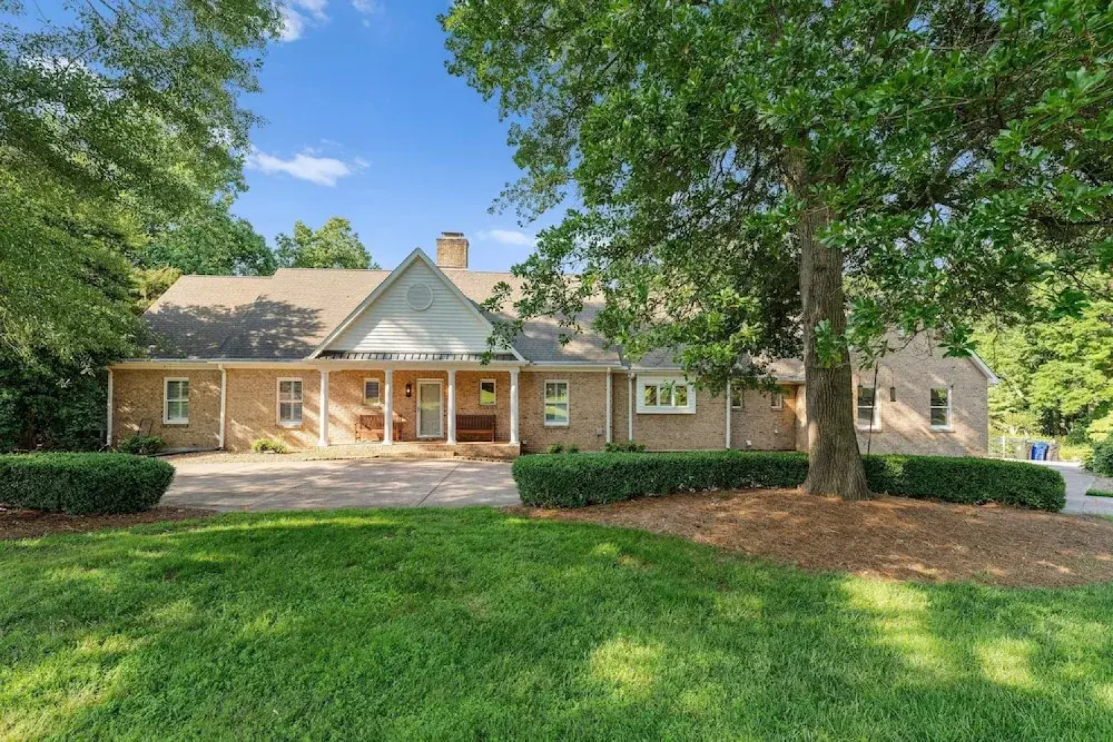 Shoreway Cove by Avantstay Waterfront Pool Dock