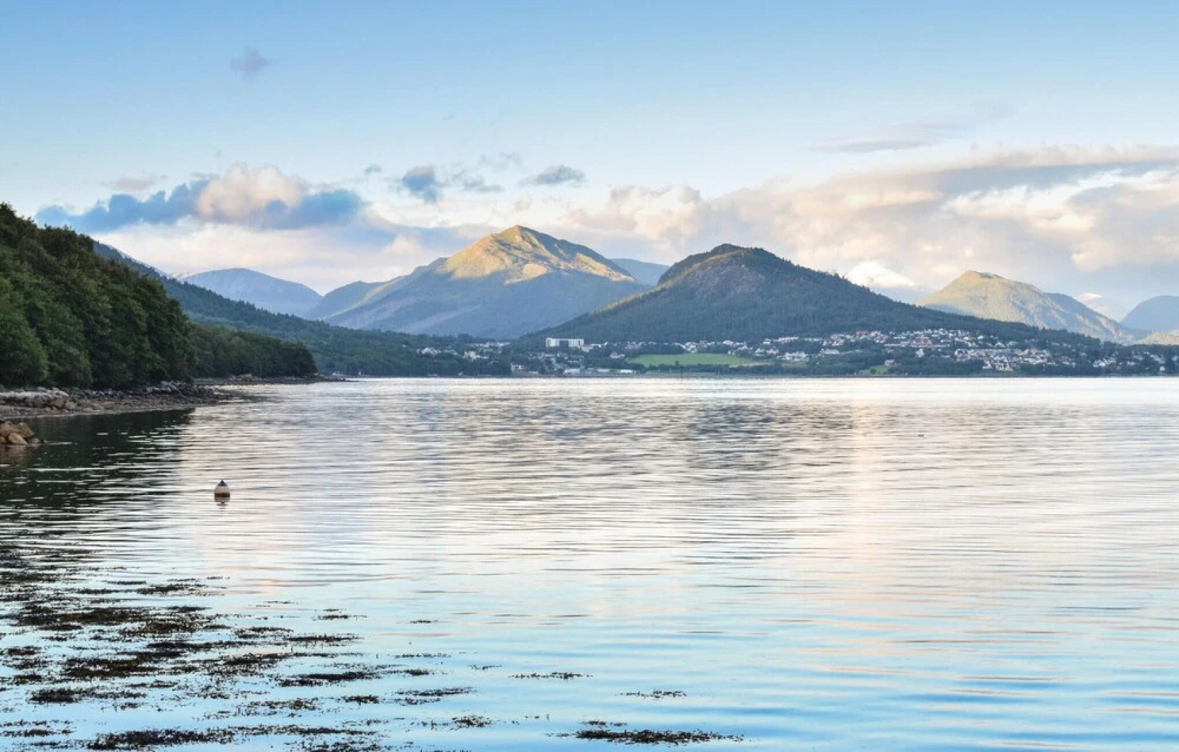 Awesome Home in Vatne With 4 Bedrooms and Wifi