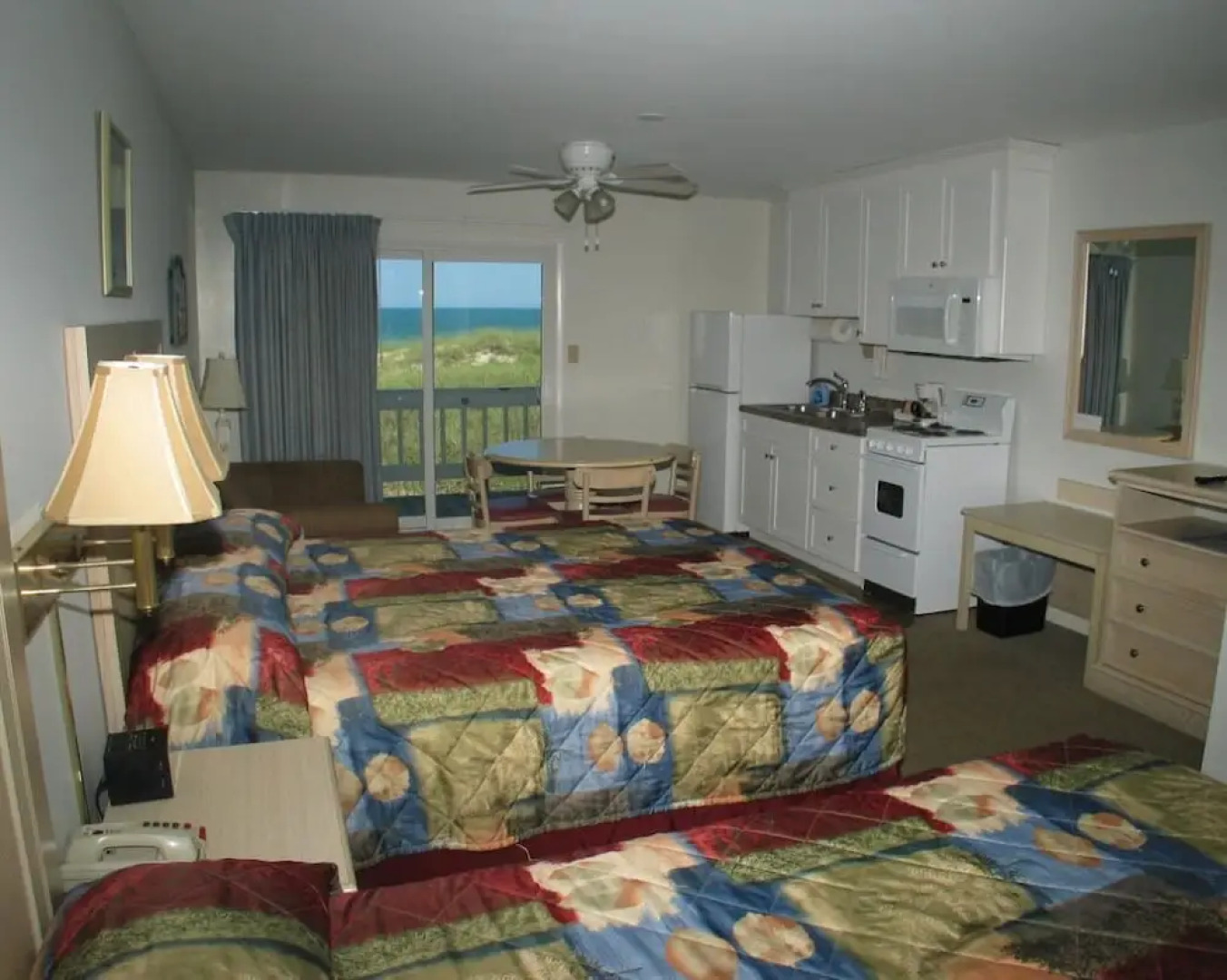 Beach House Inn and Suites