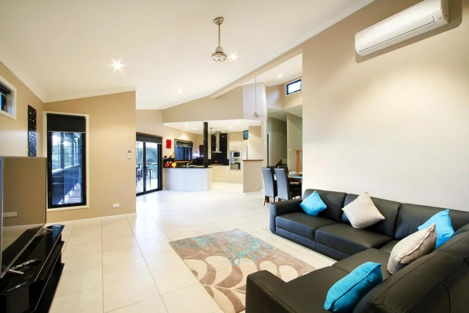 Larimar on Turtle Bay