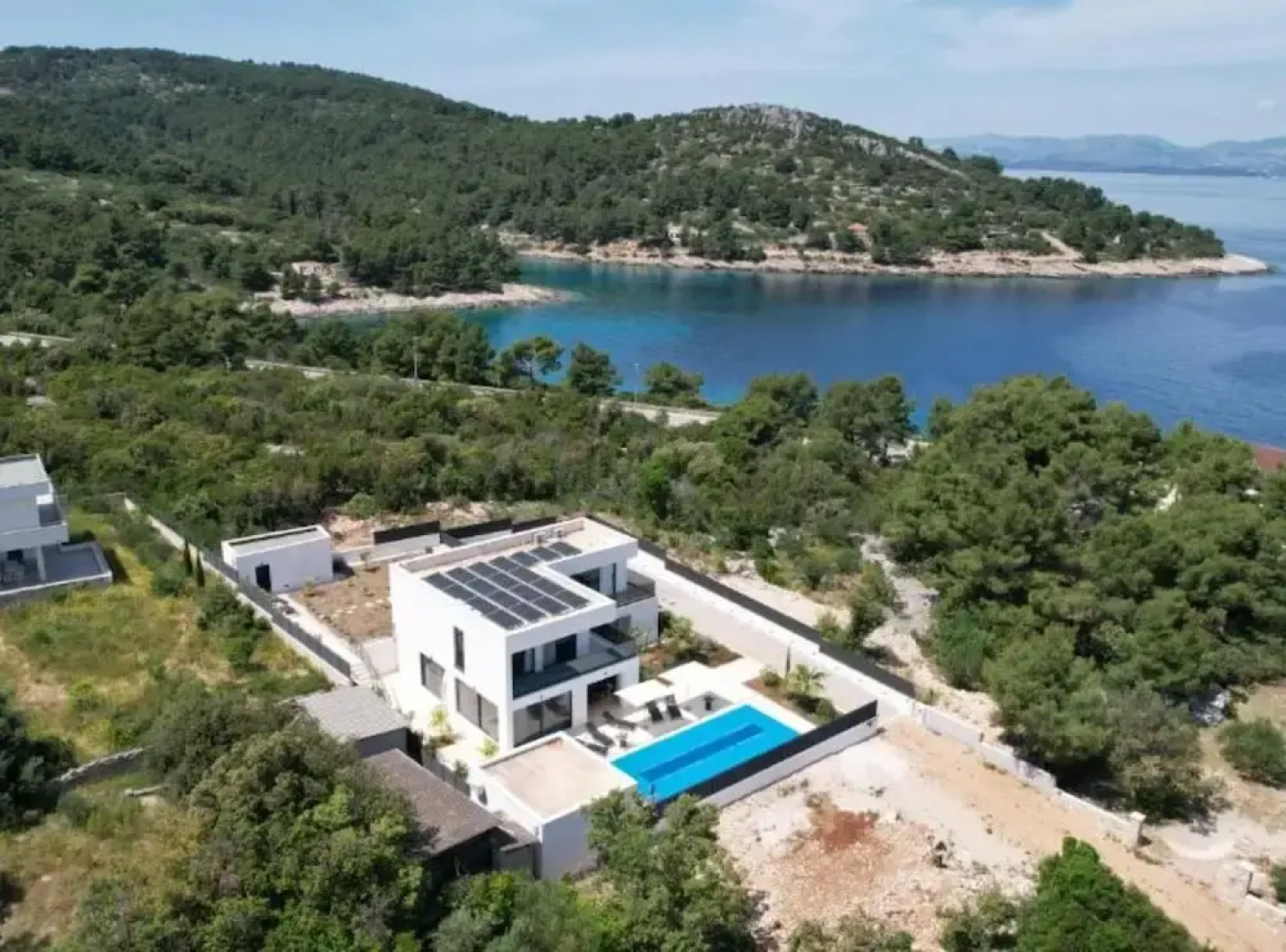 Sunset Villa Aves With Pool, Gym and Sauna