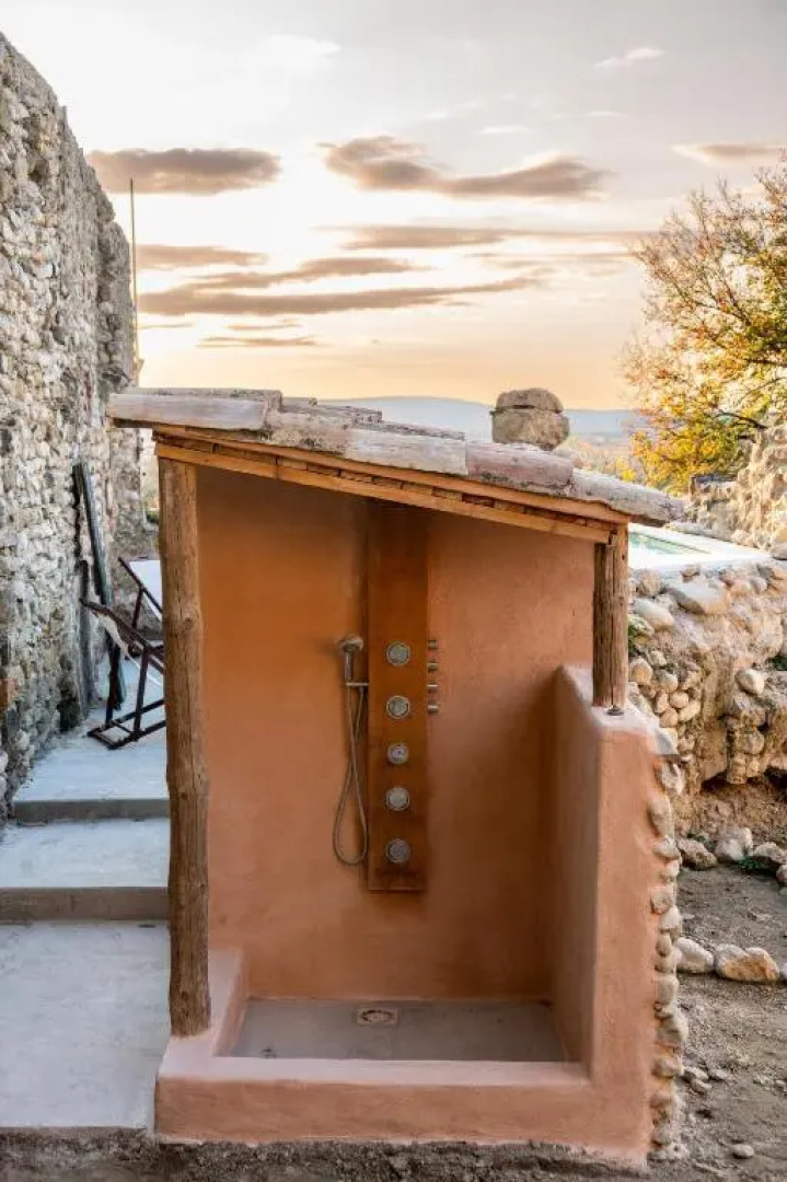 Bacchus Grotto Chambre and Table d'Hote