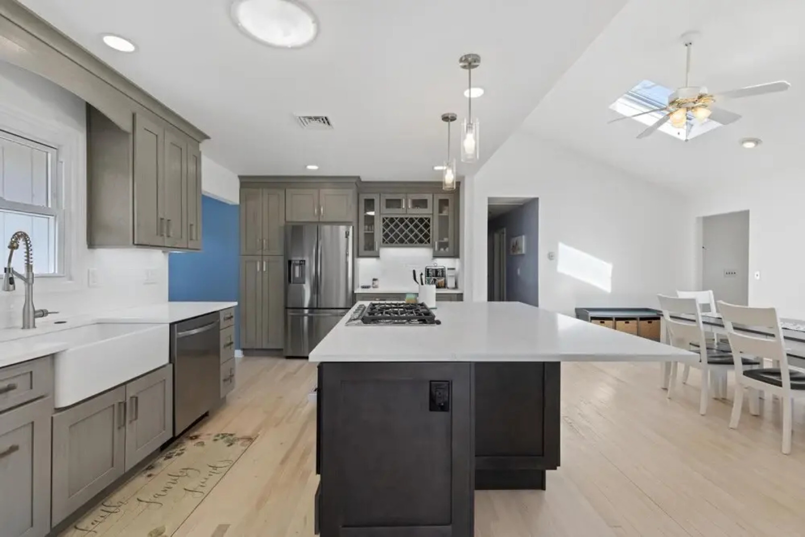 Poppy s Hampton House Large Yard Near Town Beach Restaurant Newl