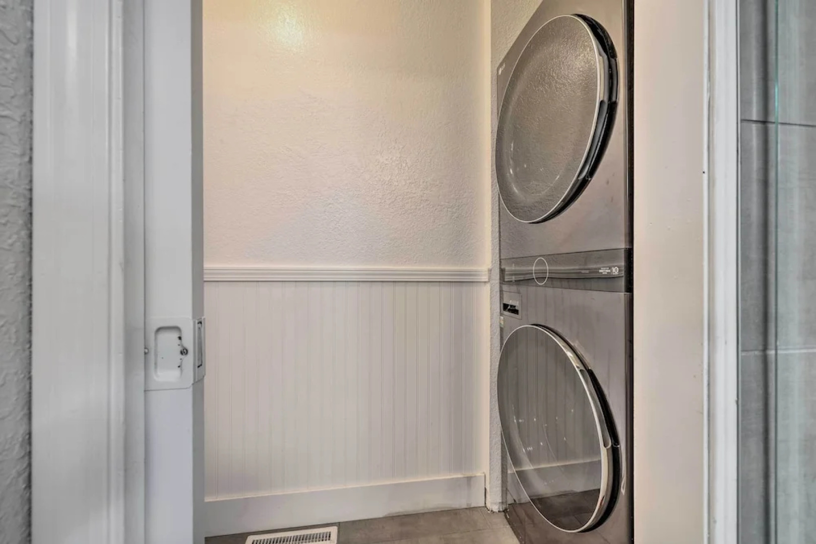 Modesto Home w/ Deck - 2 Mi to Vintage Faire Mall