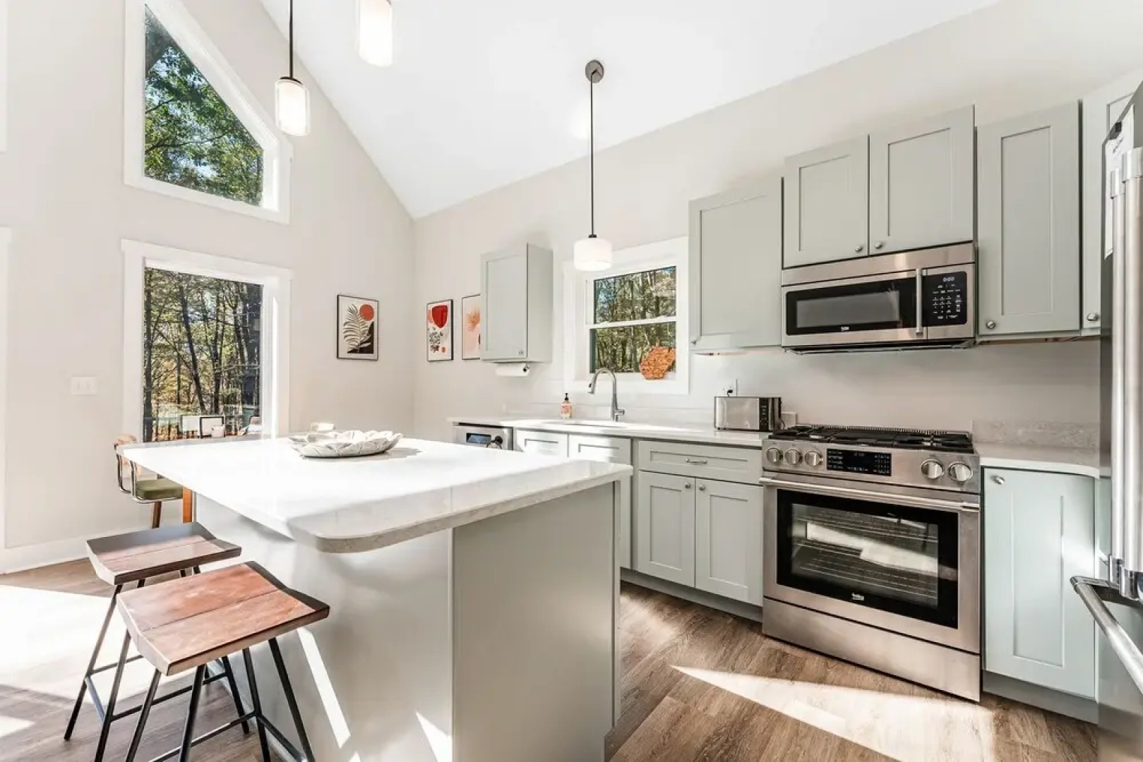 New Wintervue Home With Fireplace - Pet Friendly