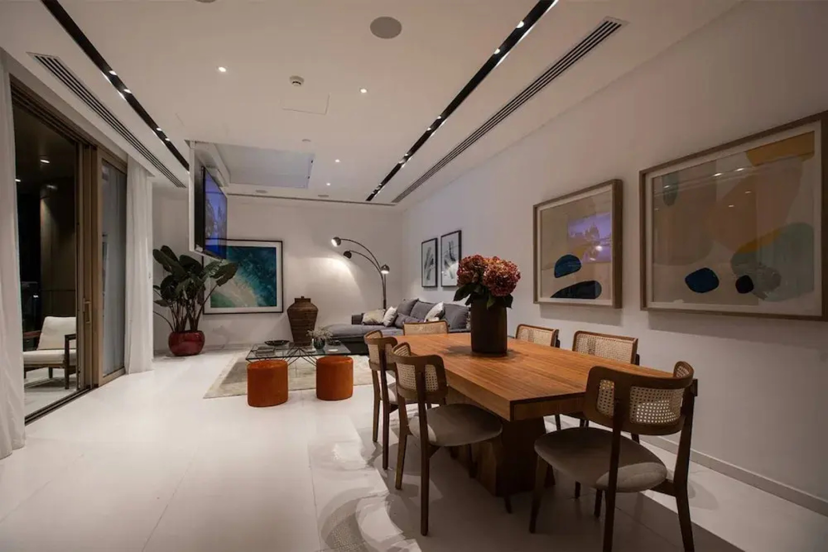 A Spectacular Suite Apartment on a new High Rise