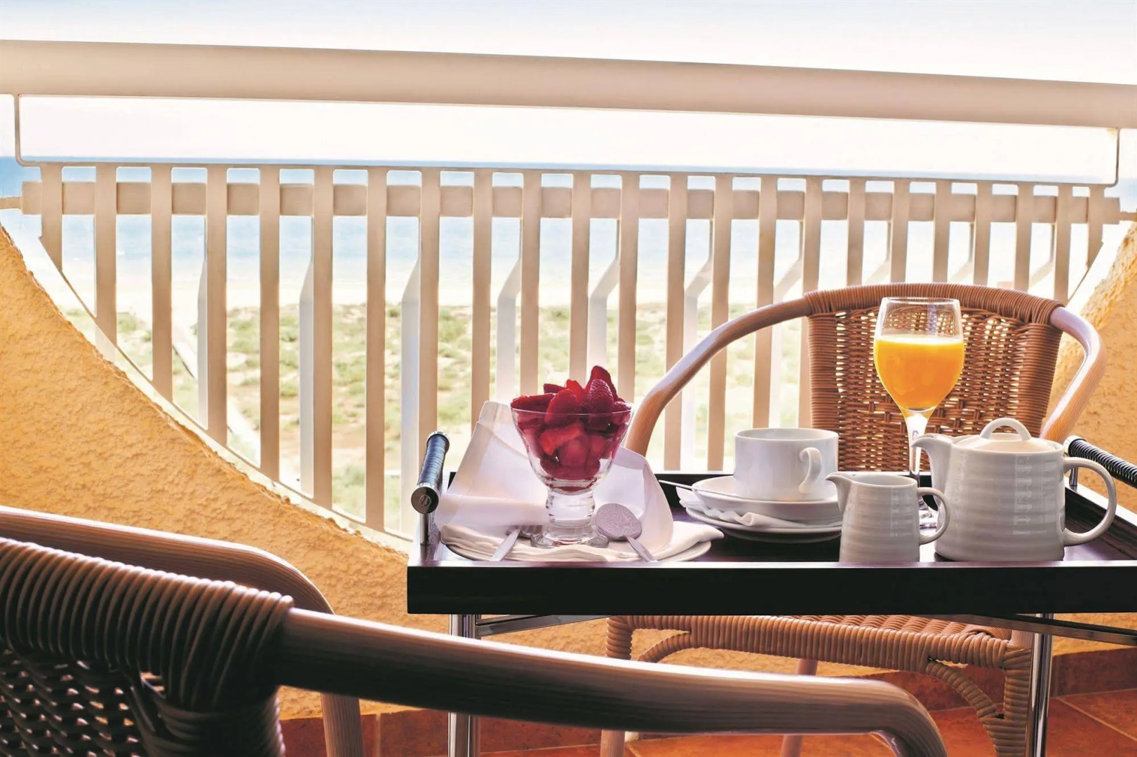 Отель Ozadi Altura Beach Resort