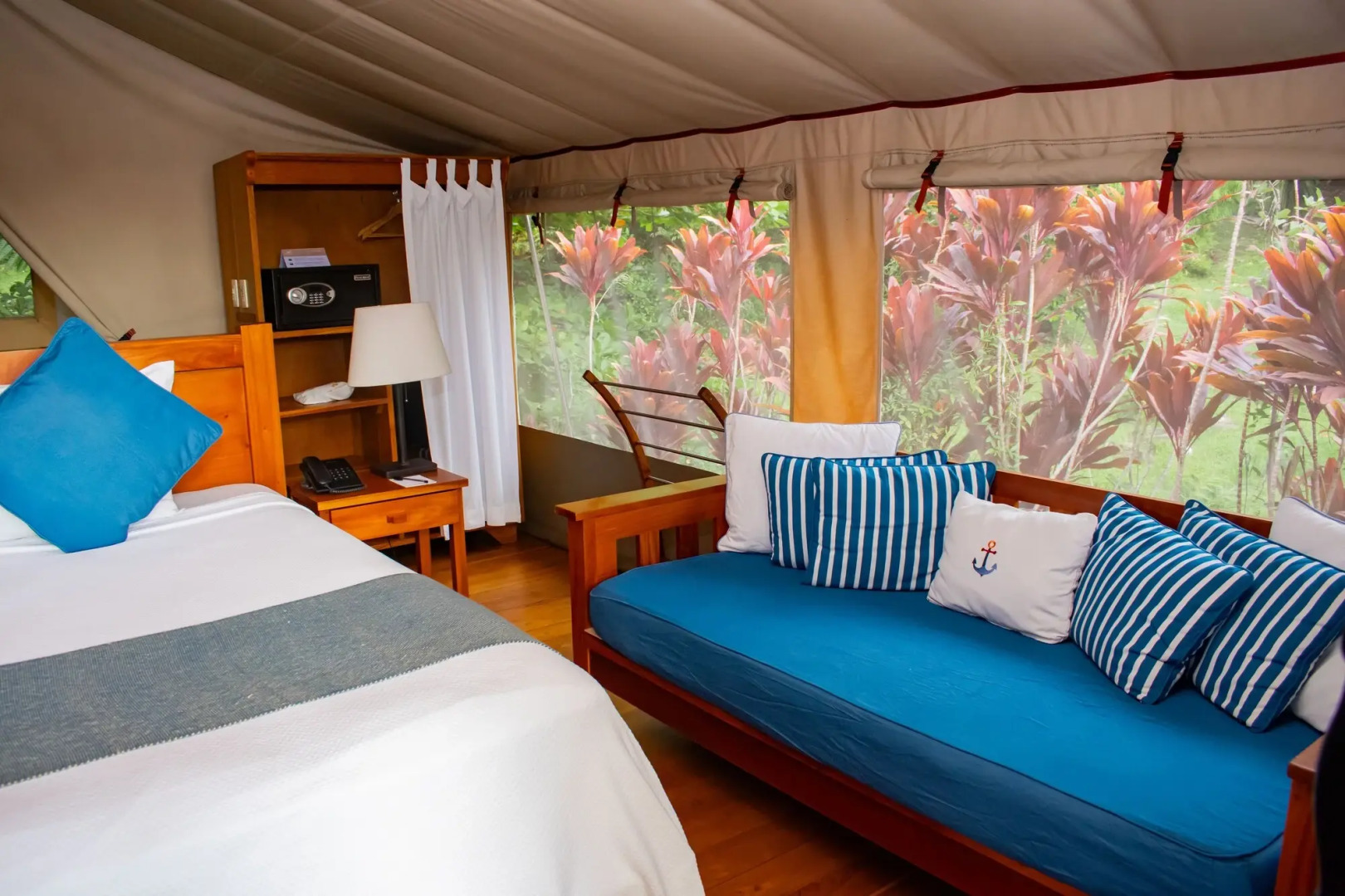 Isla Chiquita Glamping Hotel