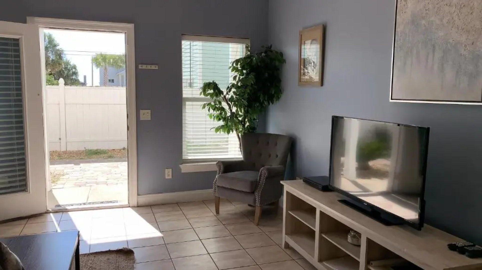 Great Oceanviews, Large Beach House with Pool