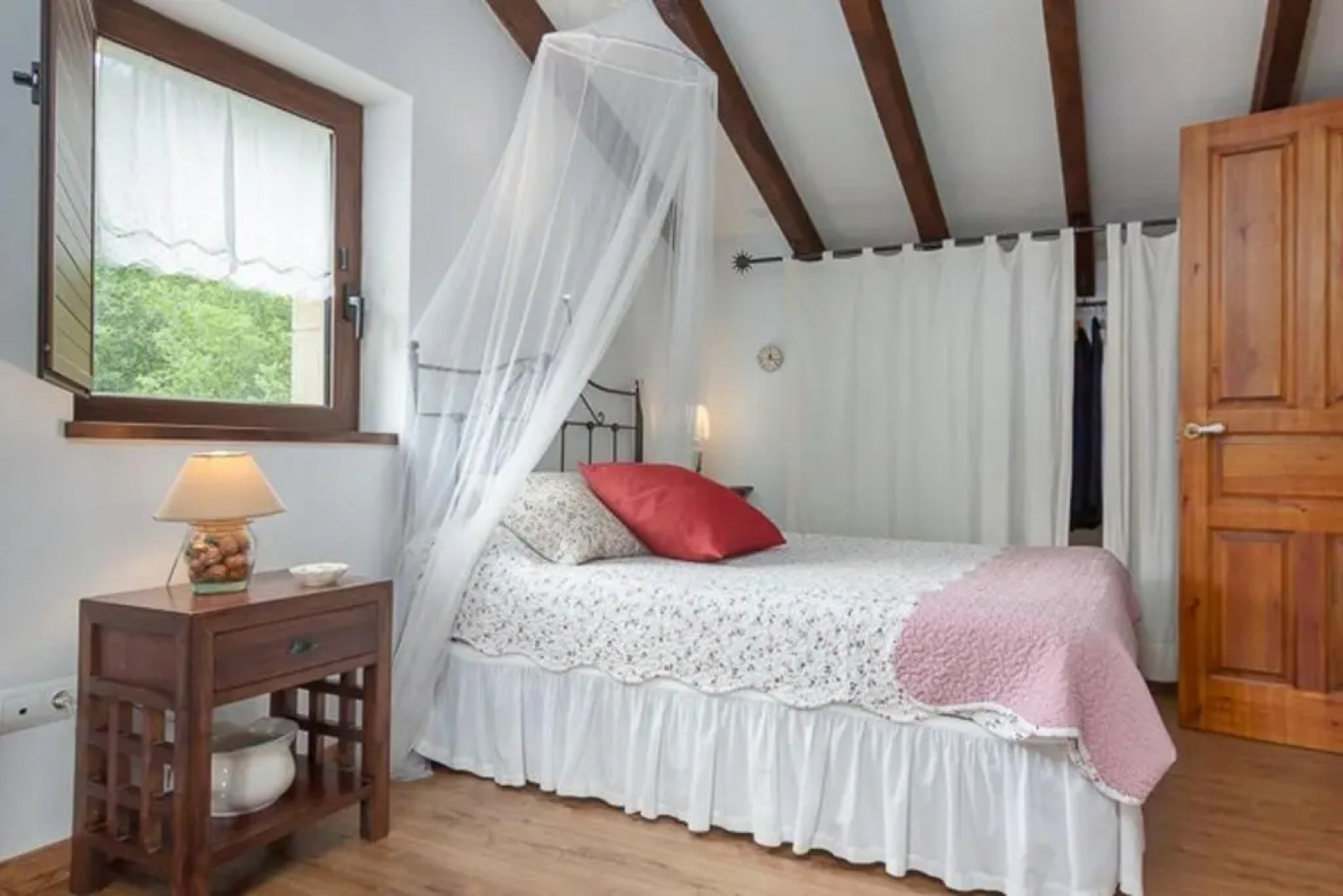 House with 3 bedrooms in Cantabria with wonderful lake view enclosed garden and WiFi 11 km from the beach