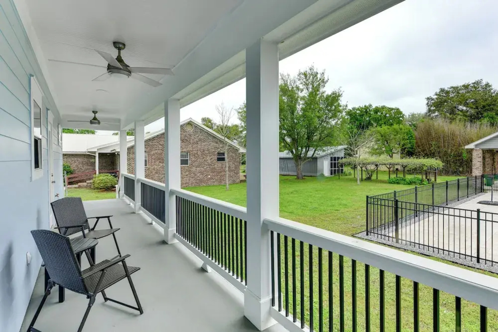 Walk to Beach & Harbor: Dtwn Pass Christian Home