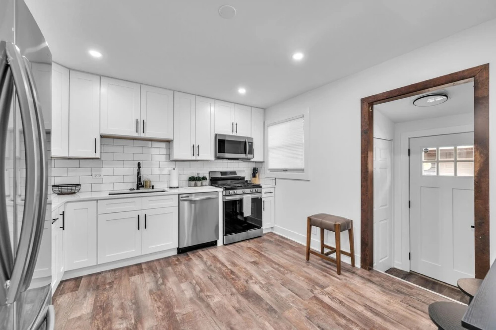 Modern Luxury Amenities Near Woodfield Mall 2 Bedroom Home by RedAwning