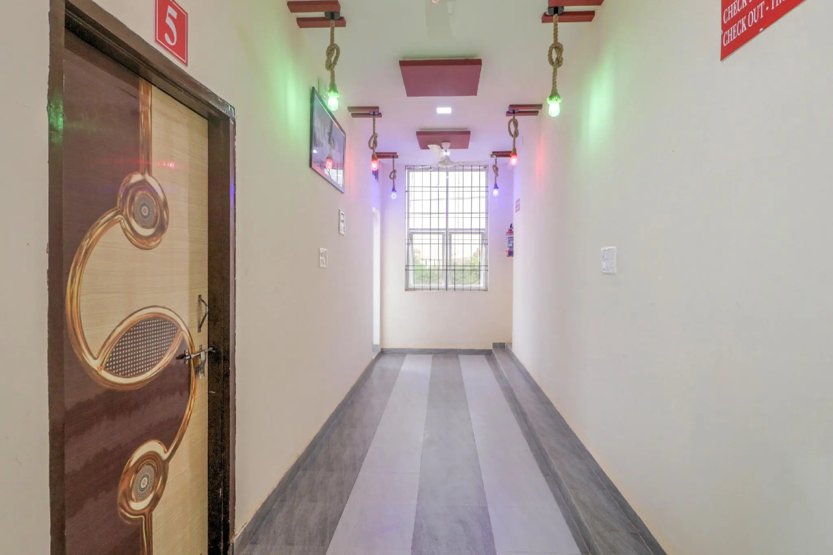 OYO Flagship 49182 Hotel The Royal King