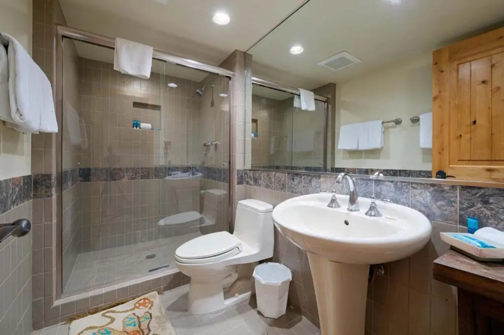 JHRL - Snow Ridge #5 - Slopeside Mountain Lodge Decor, close walk to the base