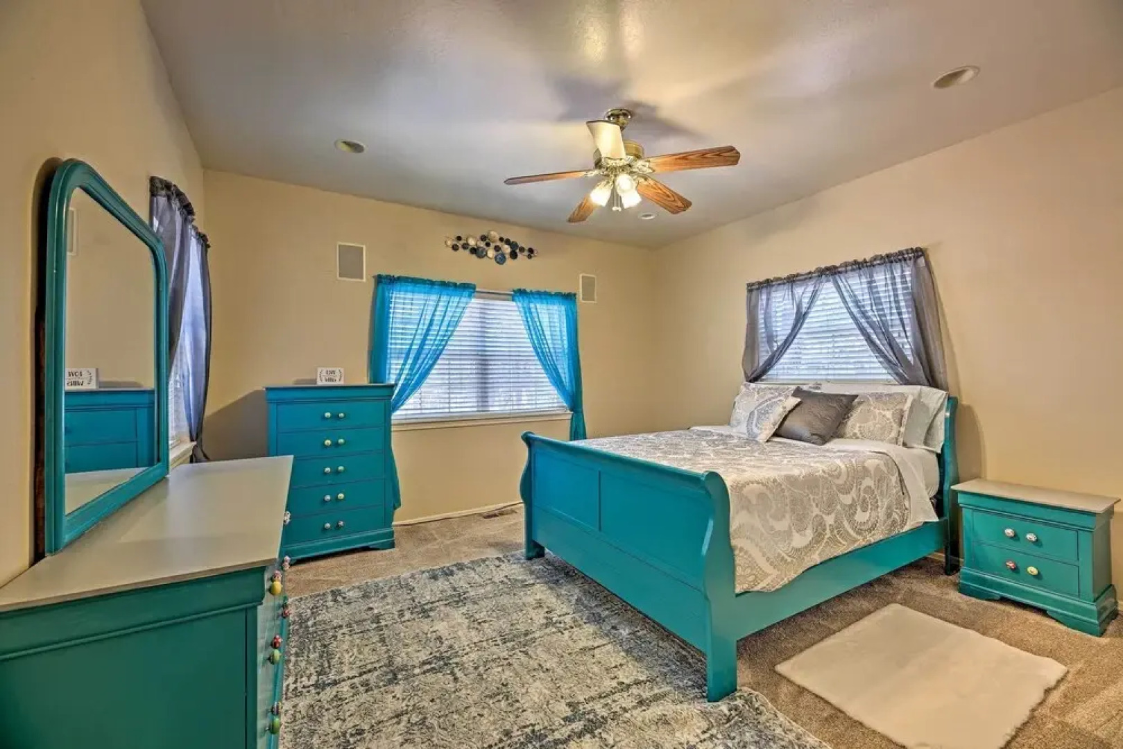 Upscale Show Low Haven w/ Fire Pit & Game Room!