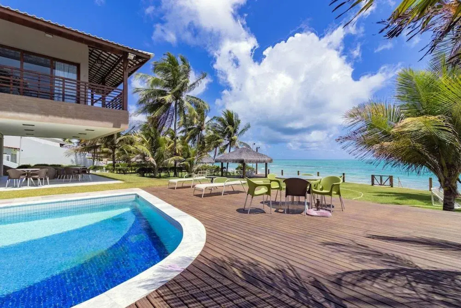 Mansão pé na areia em Carneiros