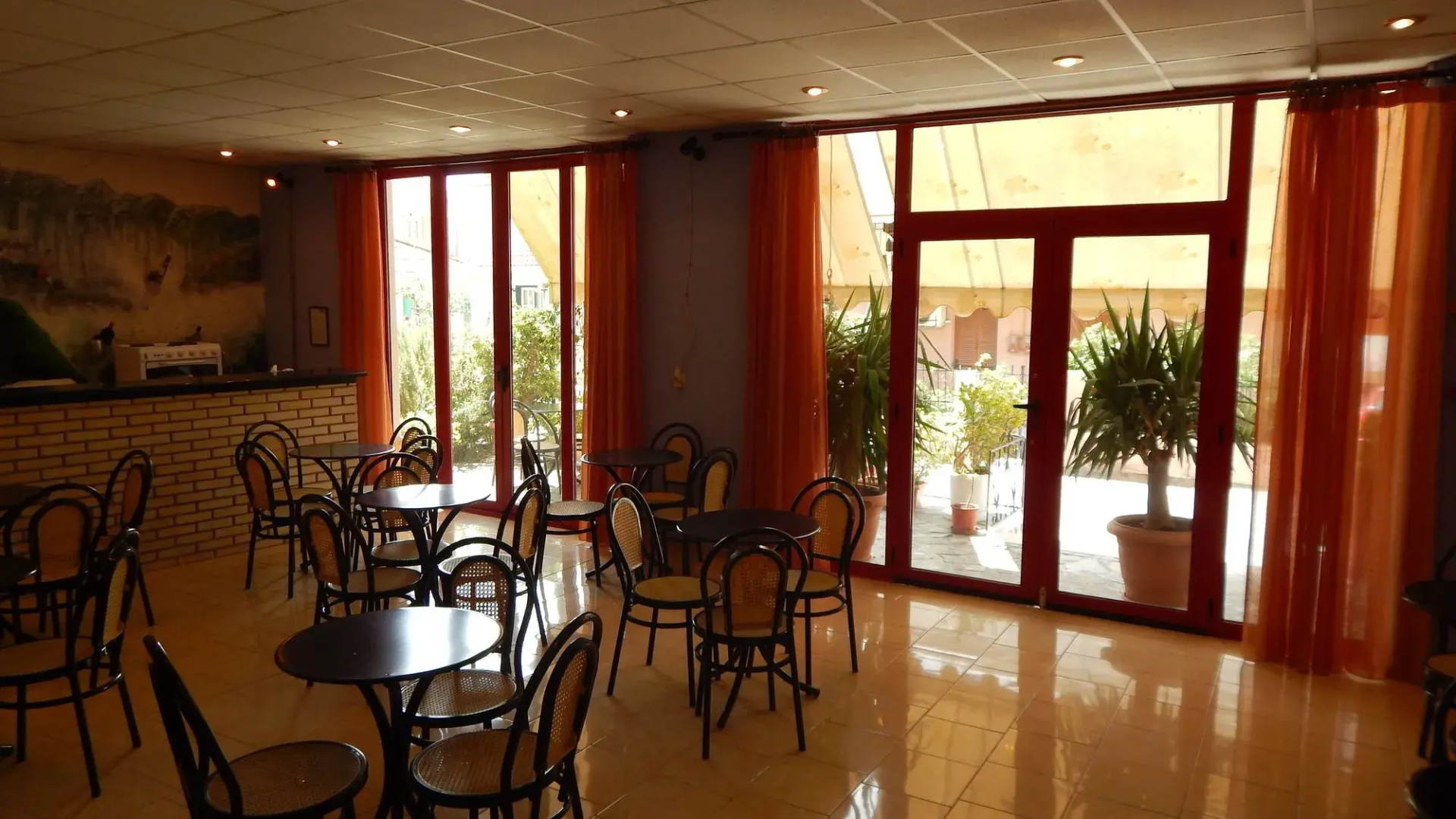Petania Hotel & Apartments