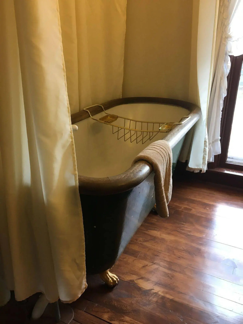 White Swan Inn Bed & Breakfast