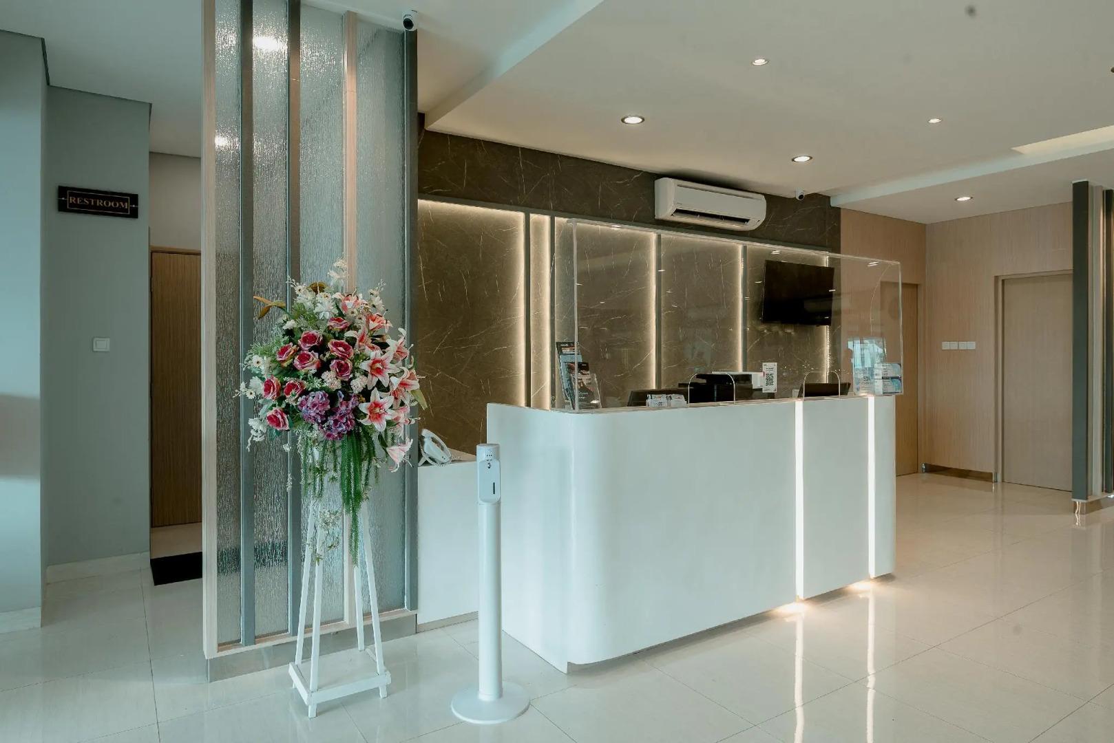 Front One Hotel Gresik