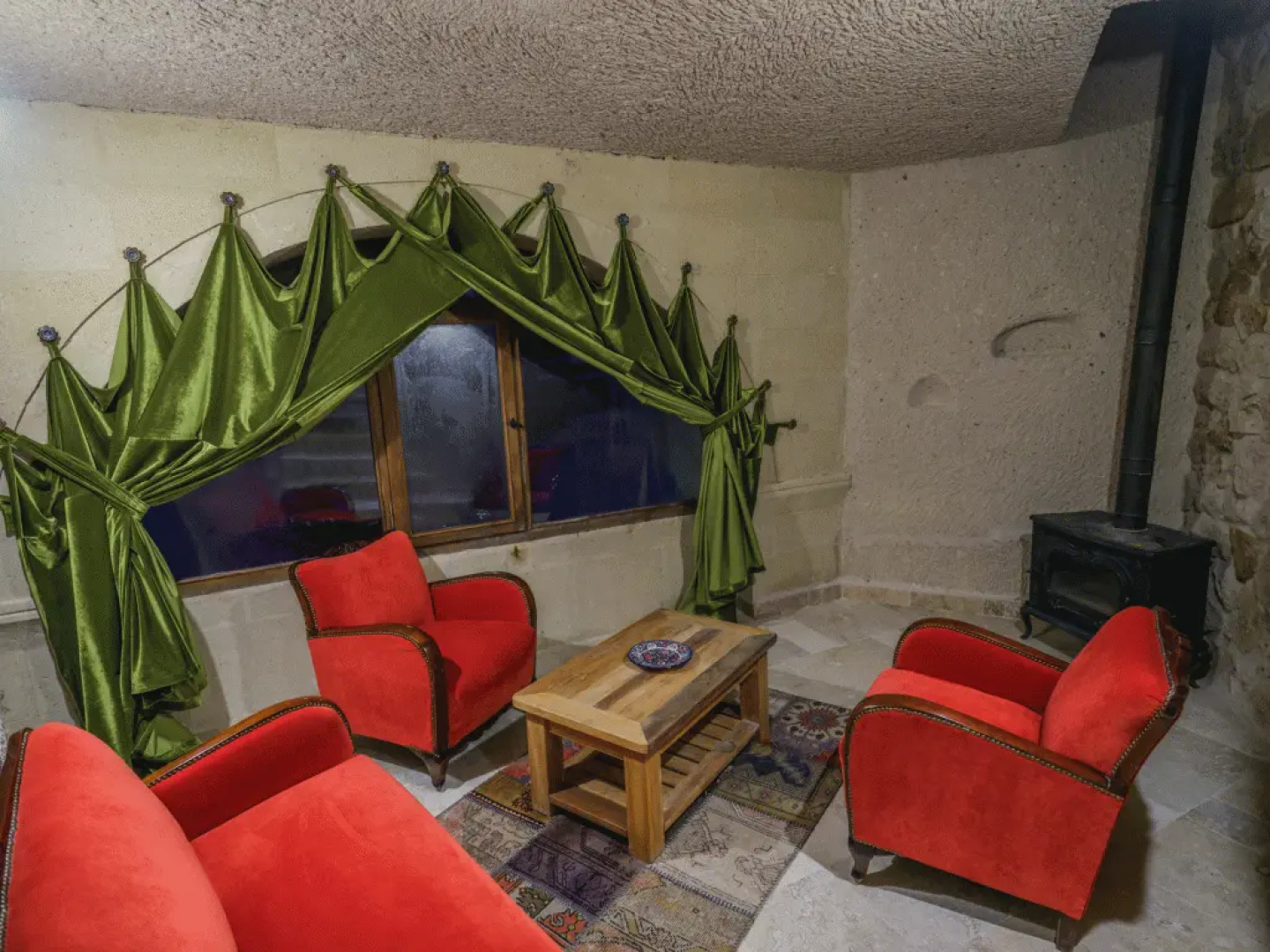 Kalsedon Cave Suites