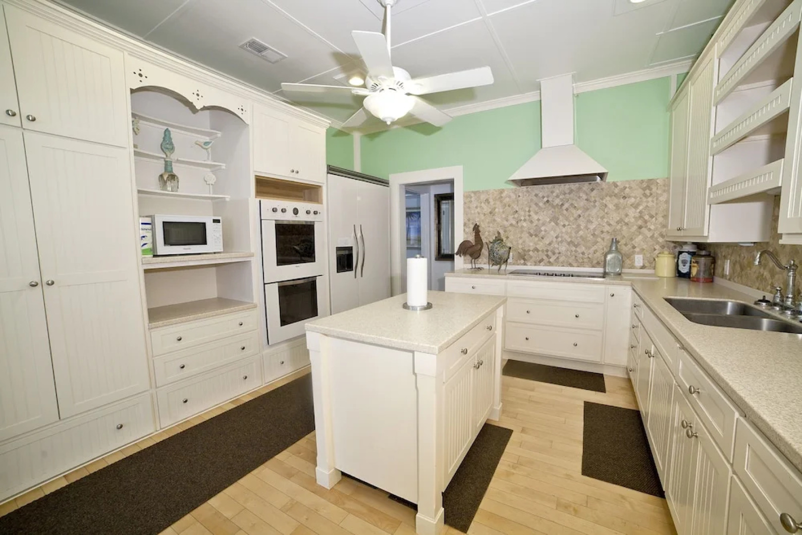 Georgianne Inn & Suites