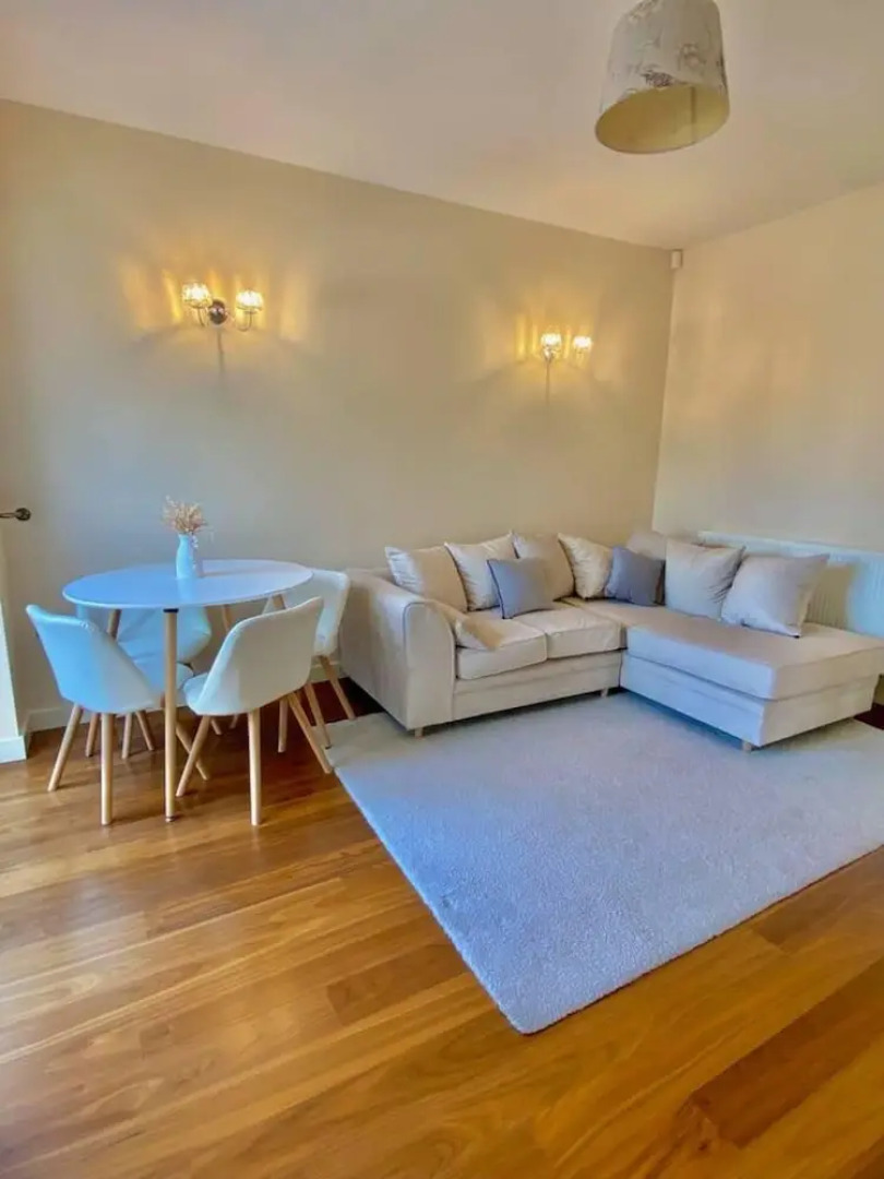 Impeccable 3-bed House in Thames Ditton