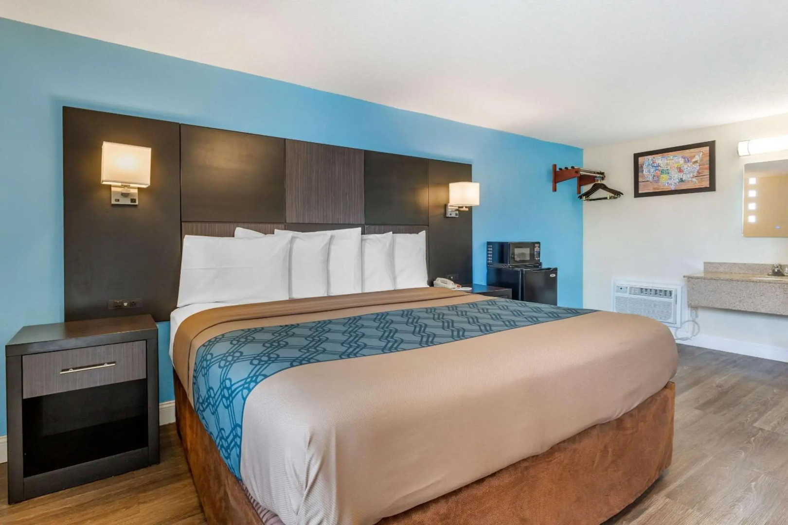 Econo Lodge by Choice - Cape Cod