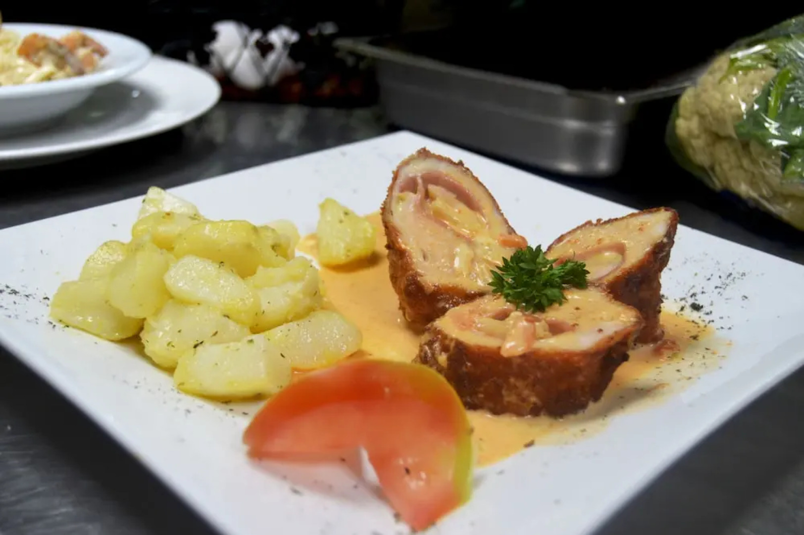 Golden House Hotel & Restaurant