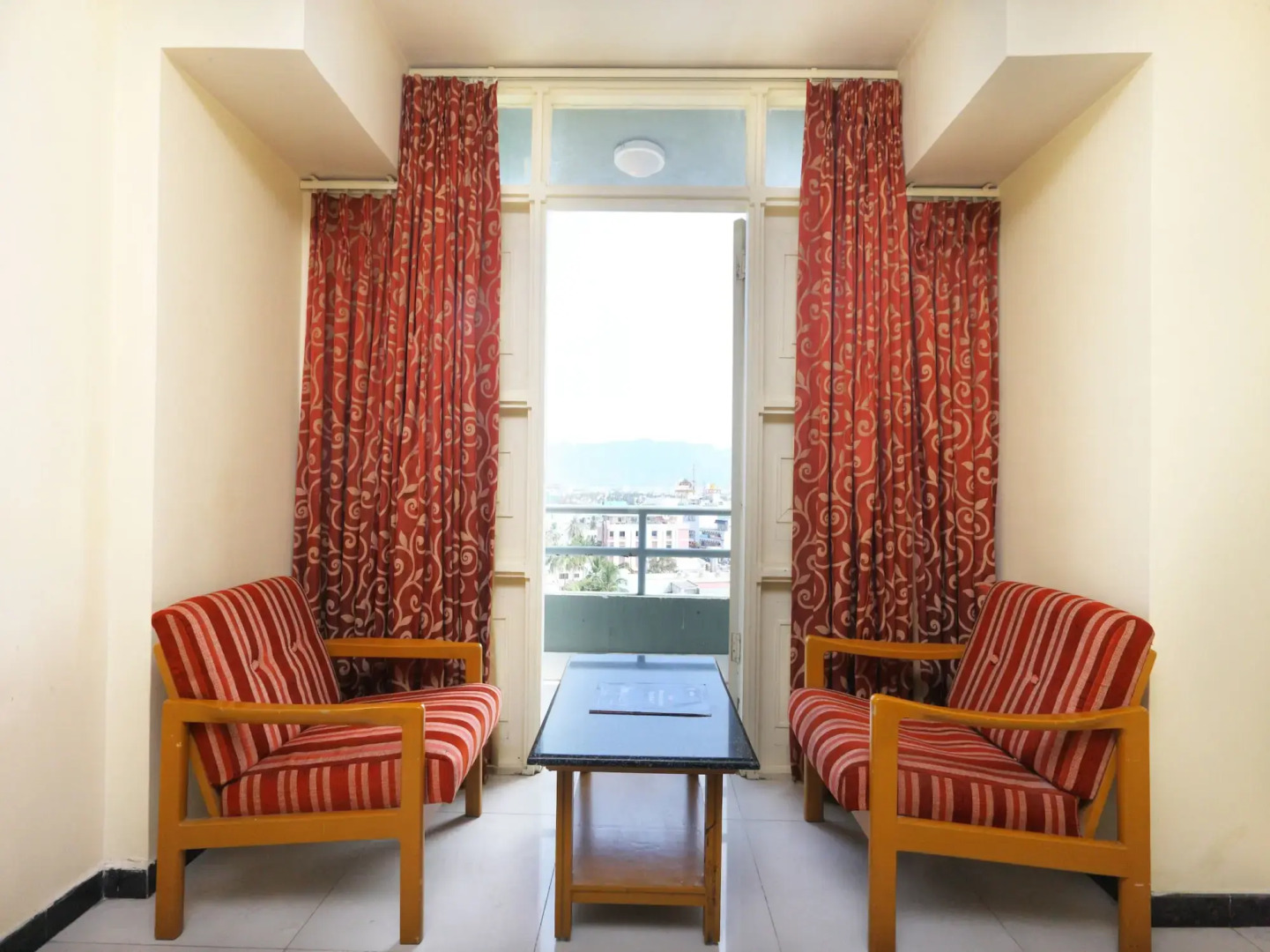 Oyo 8169 Hotel Salem Castle