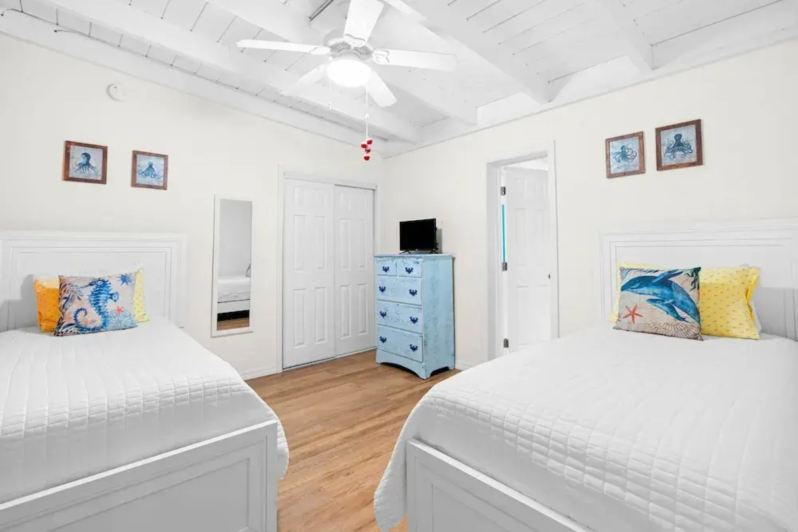 Seabreeze Cove Waterfront Gem 38 Foot Dock Cabana Club
