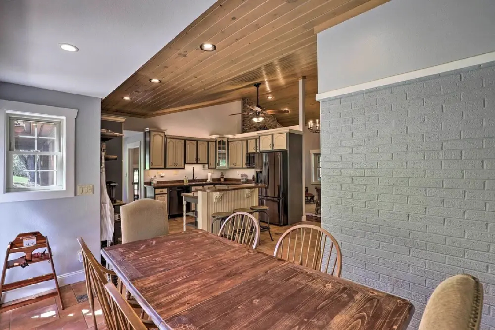 Game Room, Theater + Deck: Burnsville Cabin!