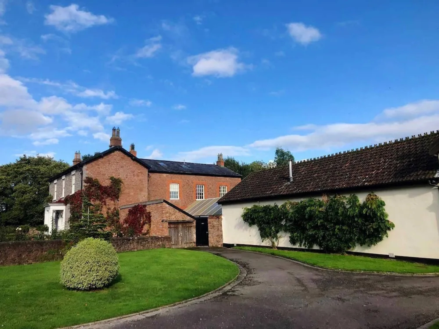 Muddifords Court