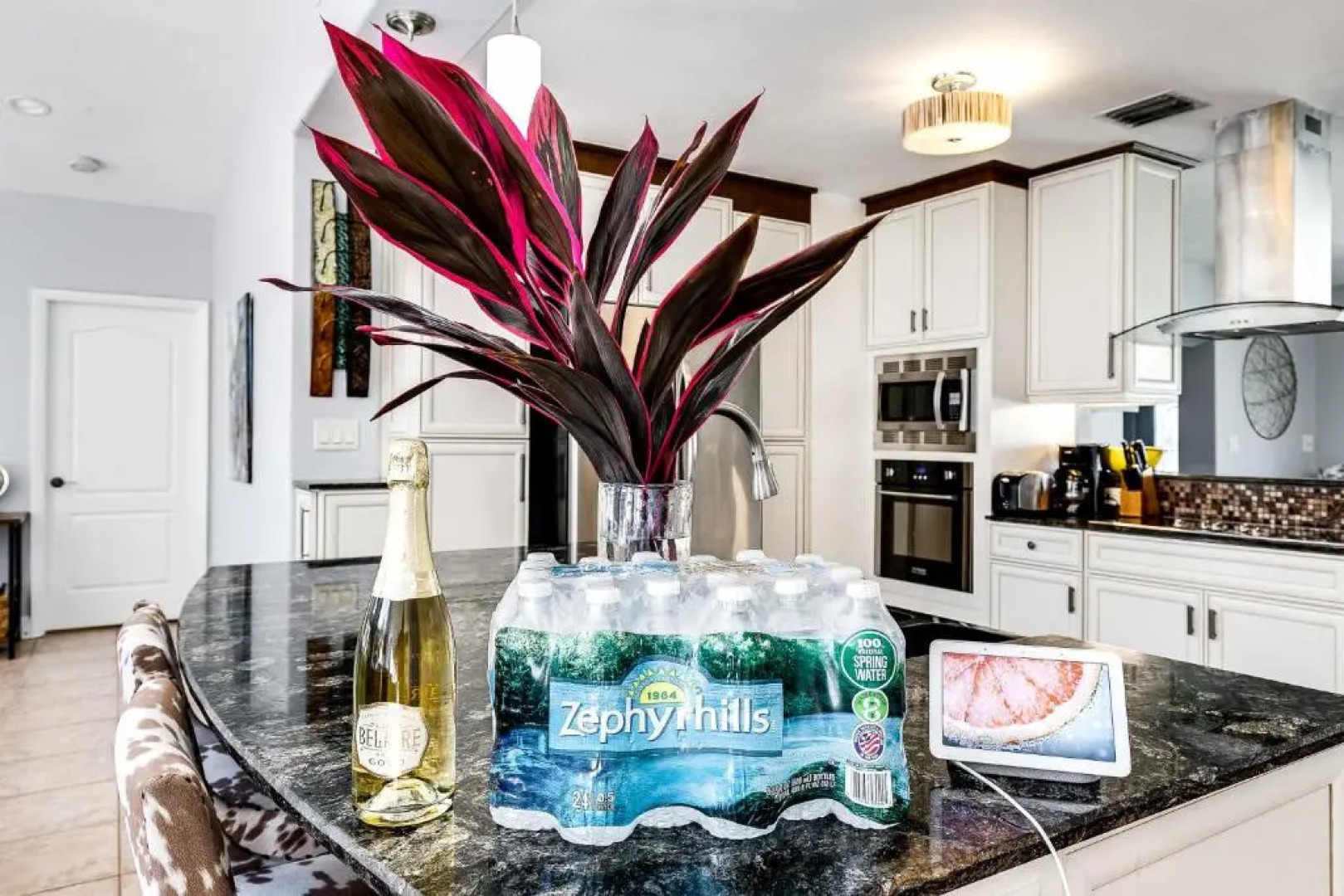 LUX 4 Bedrooms Private HTD Salt Water Pool With Concierge Service