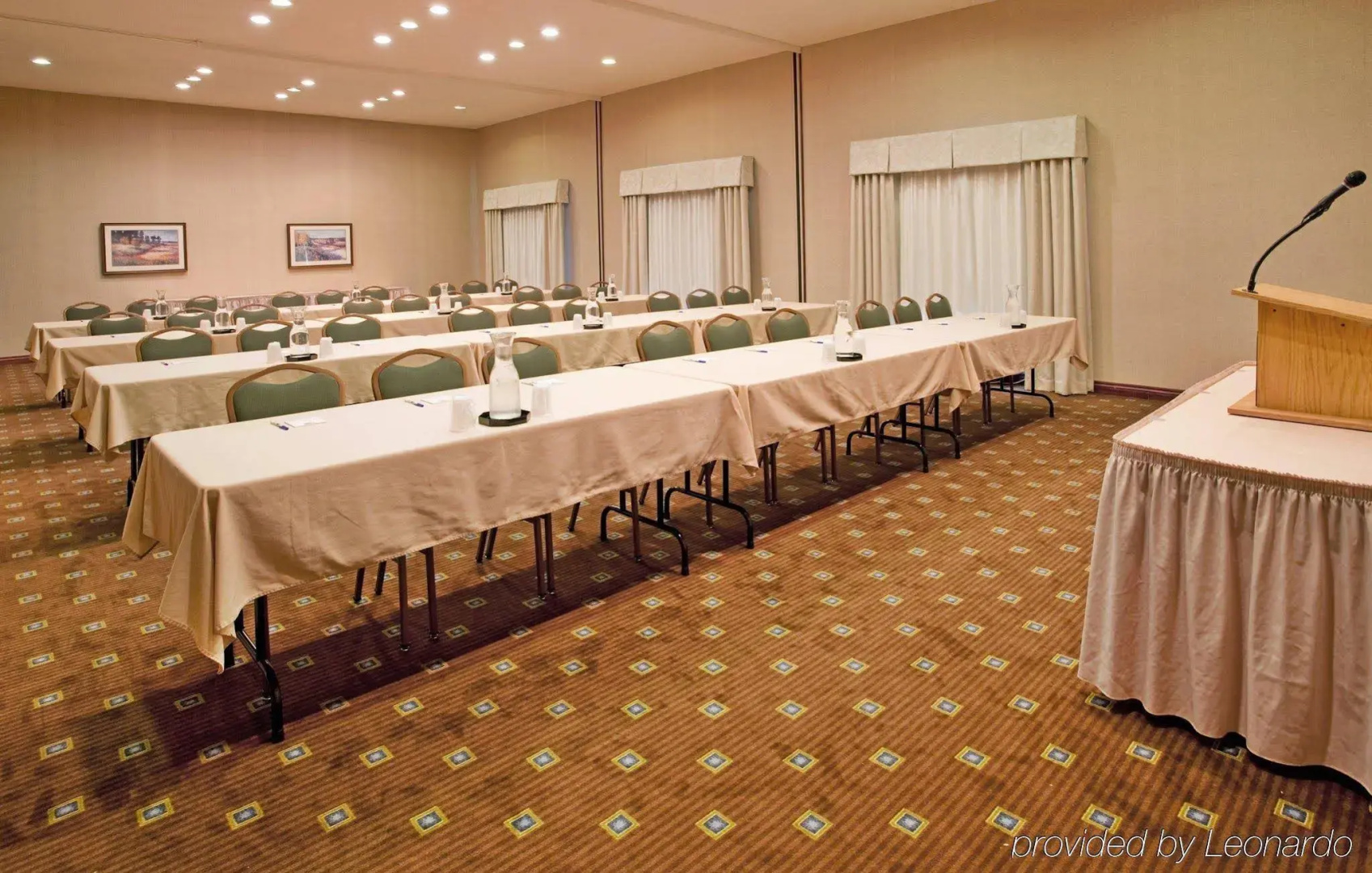 Holiday Inn Express & Suites Lawrence by IHG