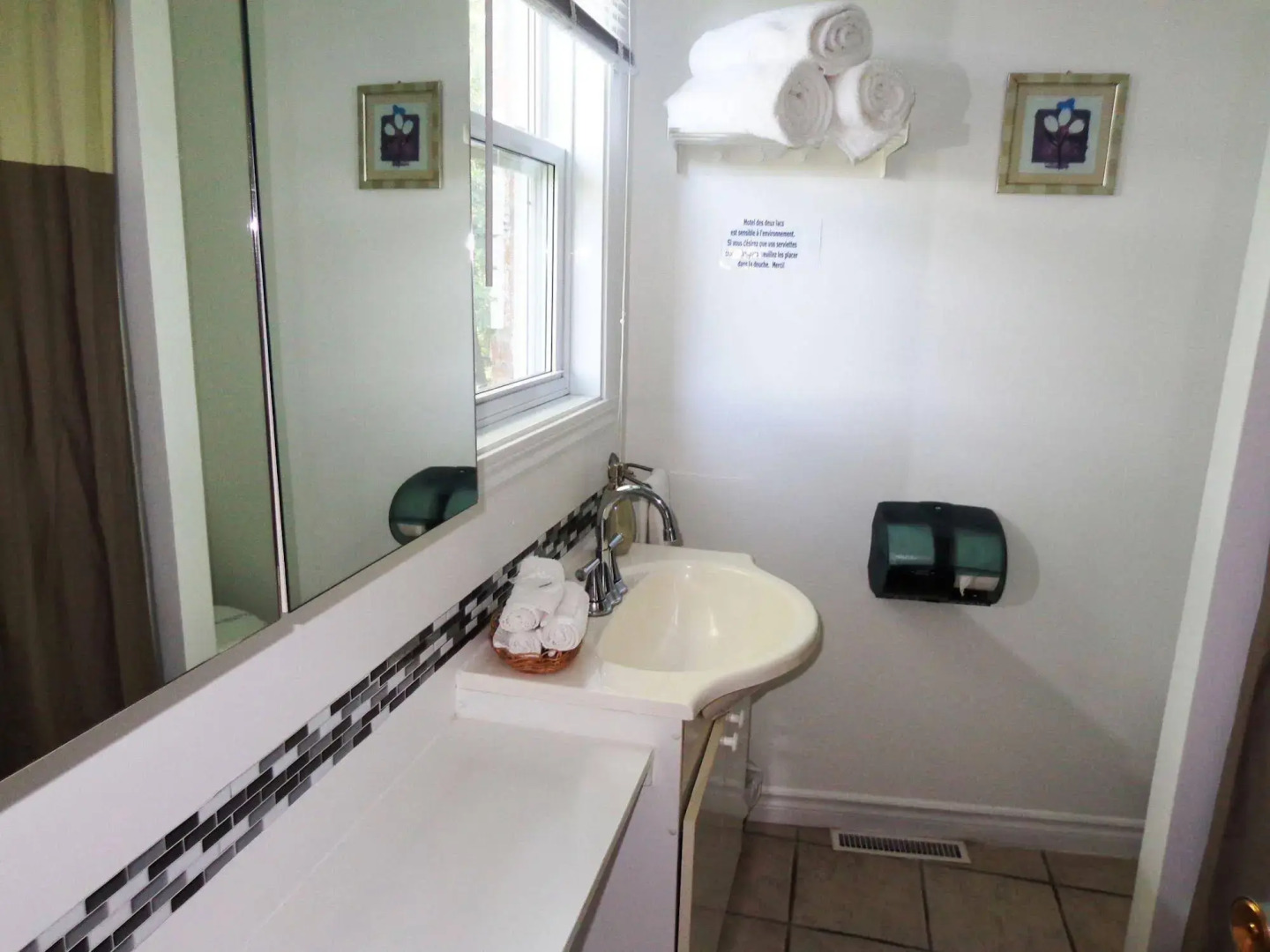 Motel Des Deux Lacs Inc