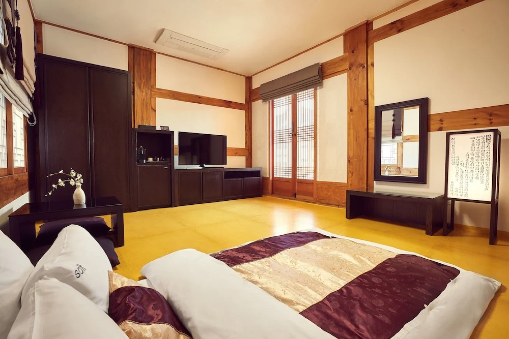 Hanok stay NAMWONYECHON by Kensington