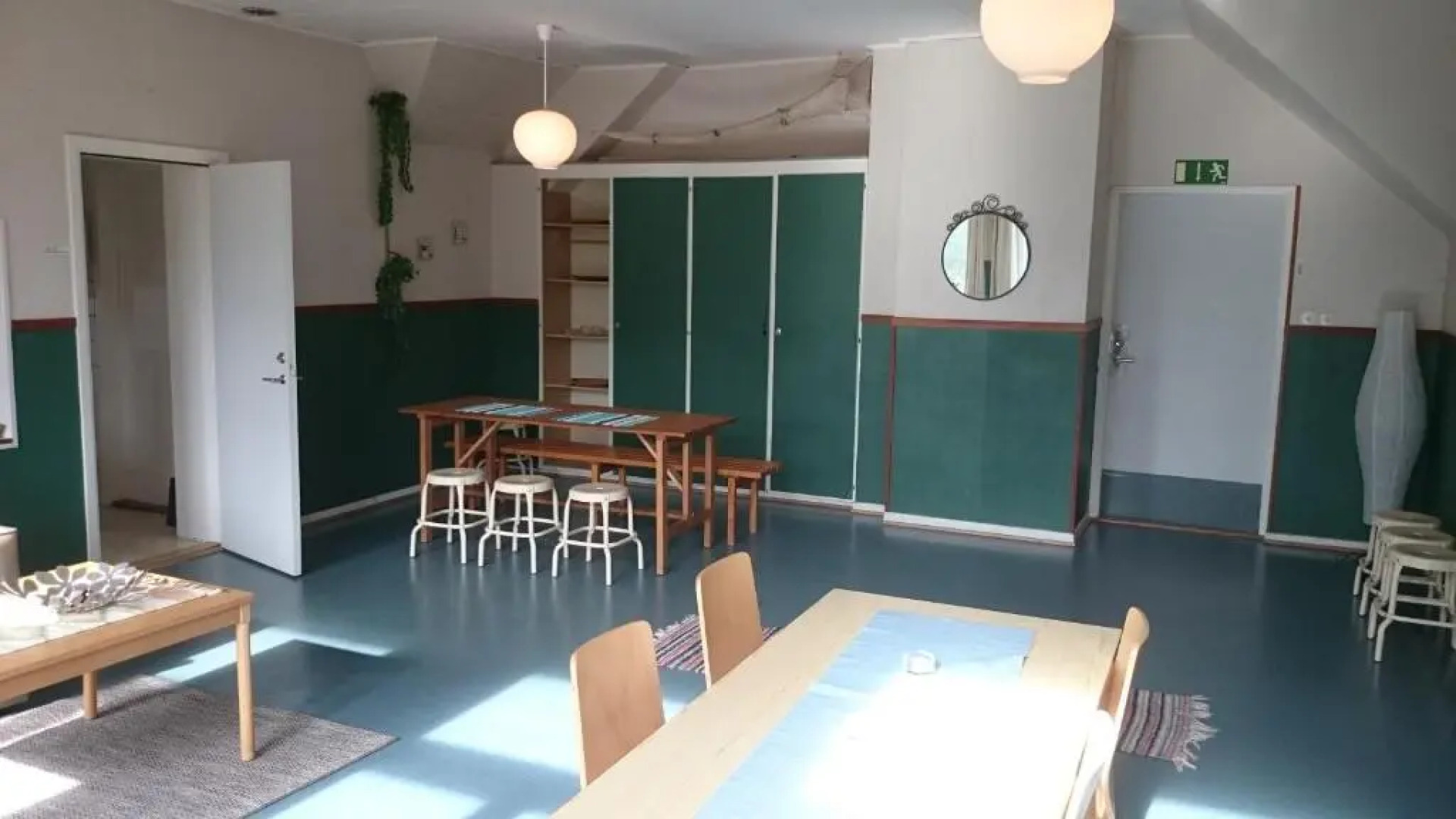 Previous schoolbuilding with gym - Groups and long stays possible