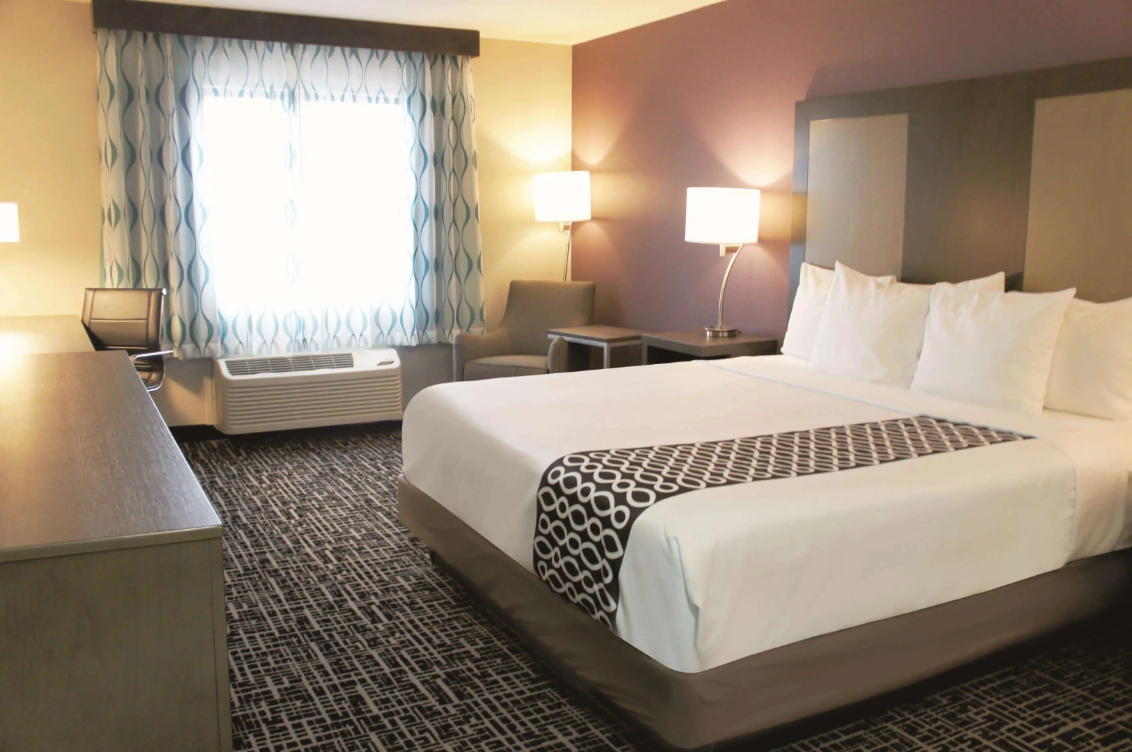 La Quinta Inn & Suites by Wyndham Wichita Airport