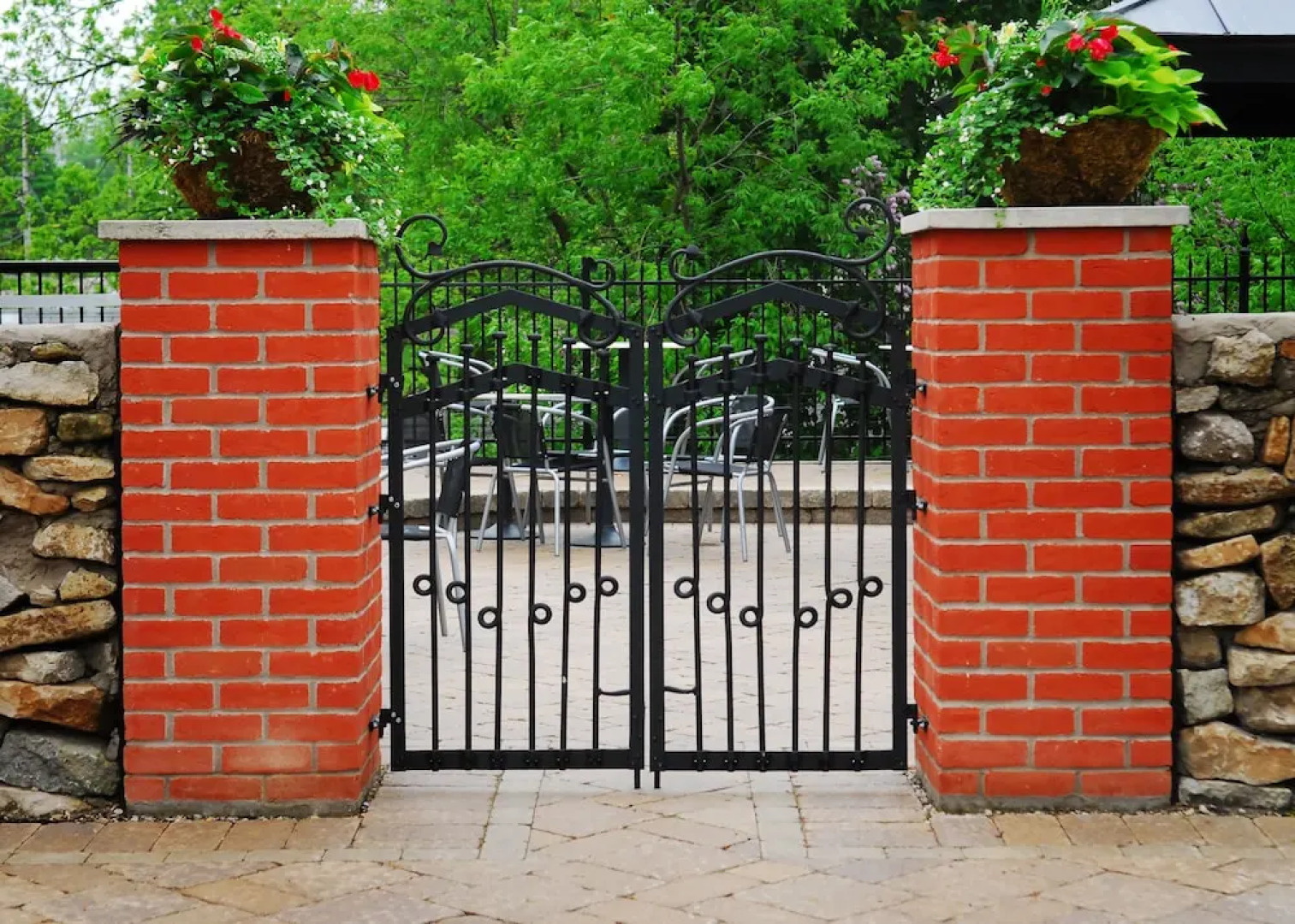 Van Galis Cafe and Inn