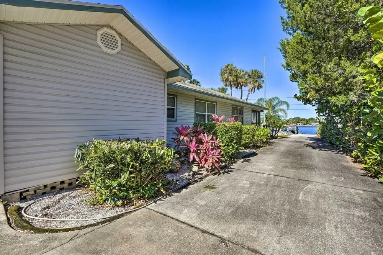 Charming Port Richey Retreat w/ Shared Dock