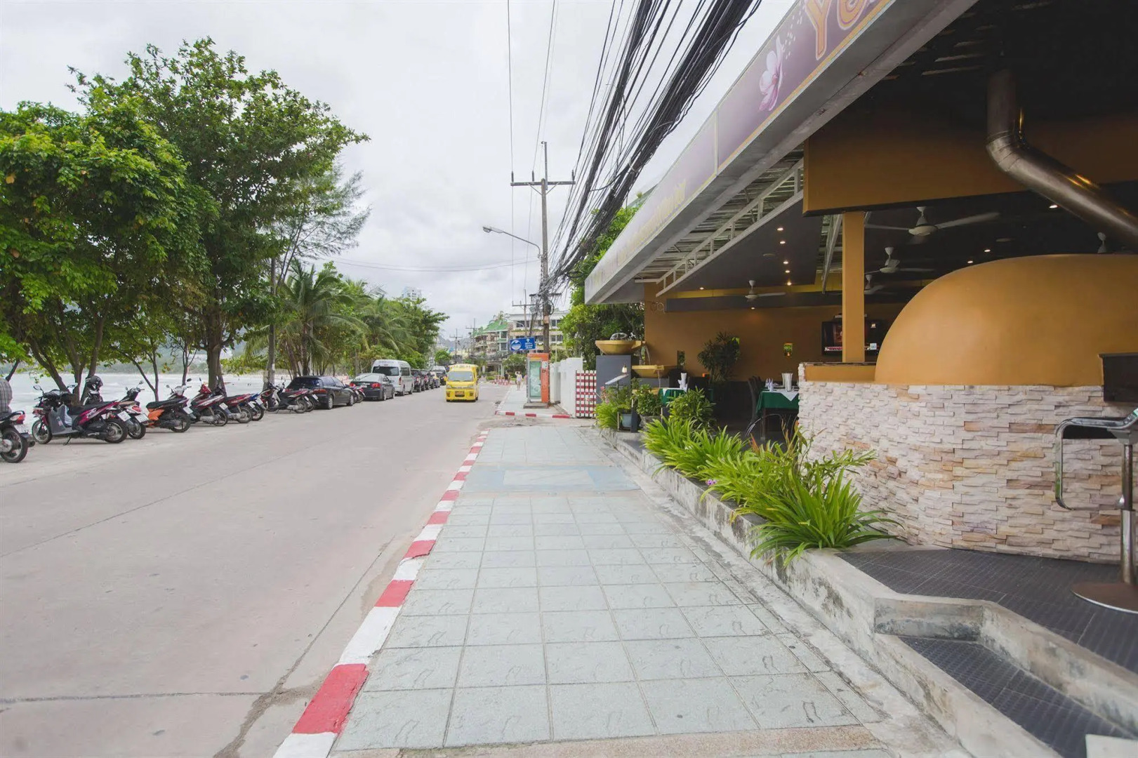 The Front Hotel and Apartment