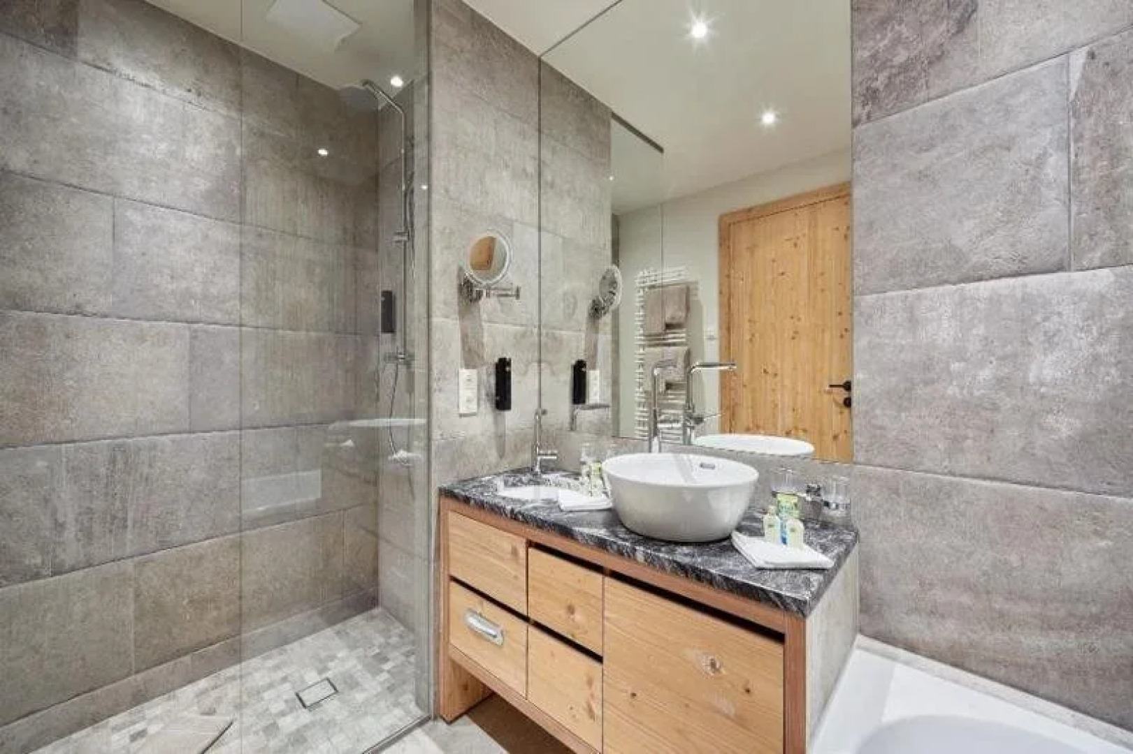 Leading Family Hotel  Resort Dachsteinknig