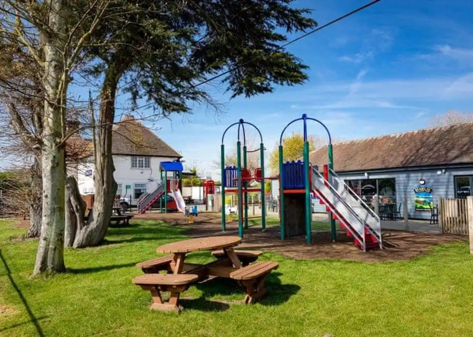 Spacious 2 bed Holiday Home Entertainment on Site