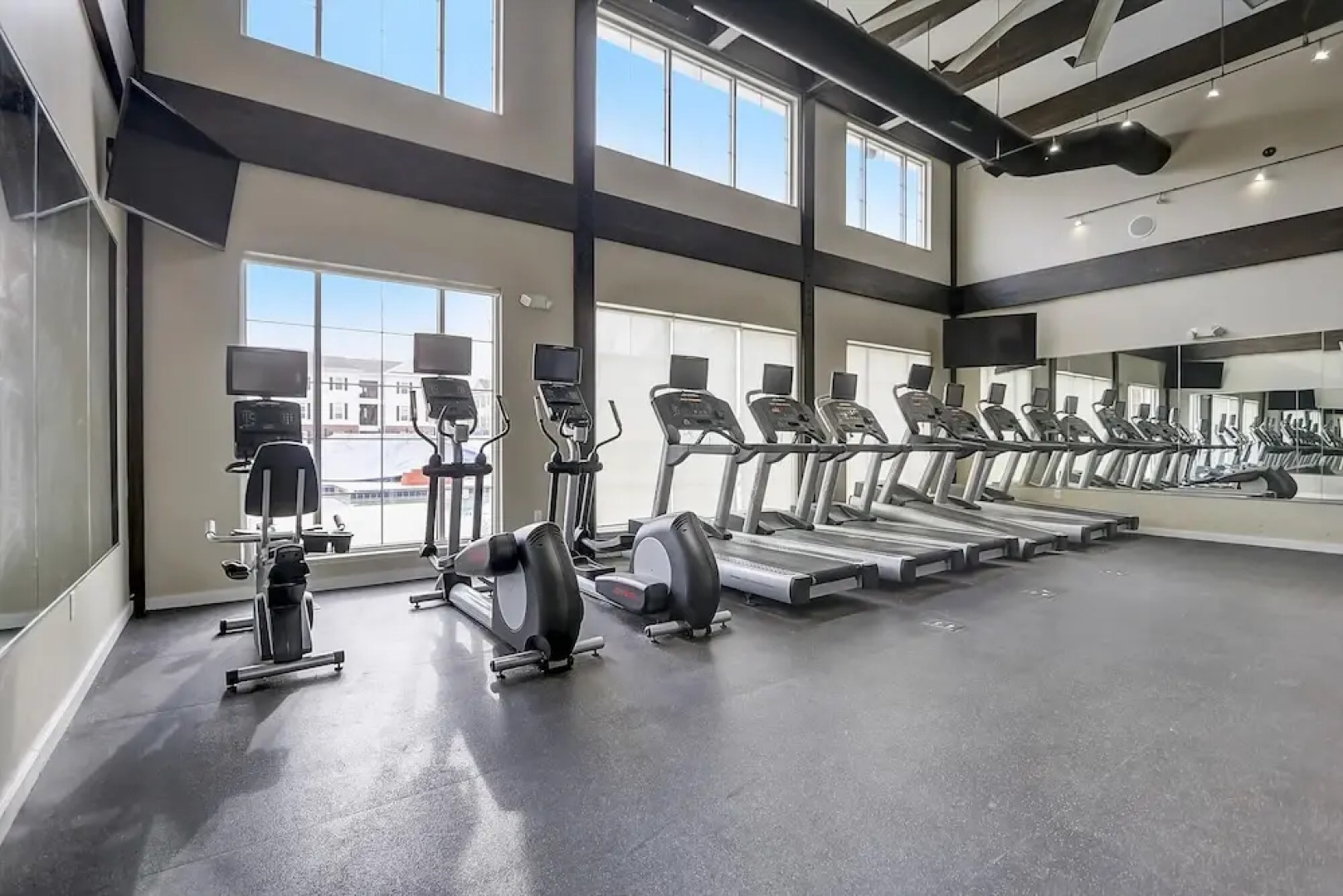 FRONTDESK University Edge Notre Dame Apts South Bend