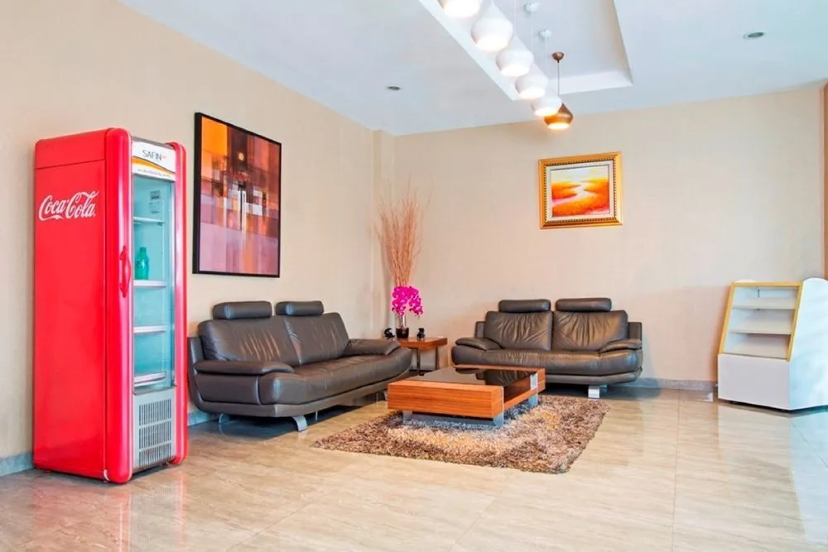 RedDoorz Plus Near ITC Fatmawati